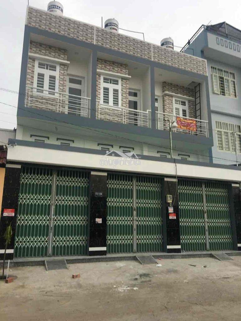 Nhà dtsd 60m , 3 tầng ,đường 24m , điện nước riêng