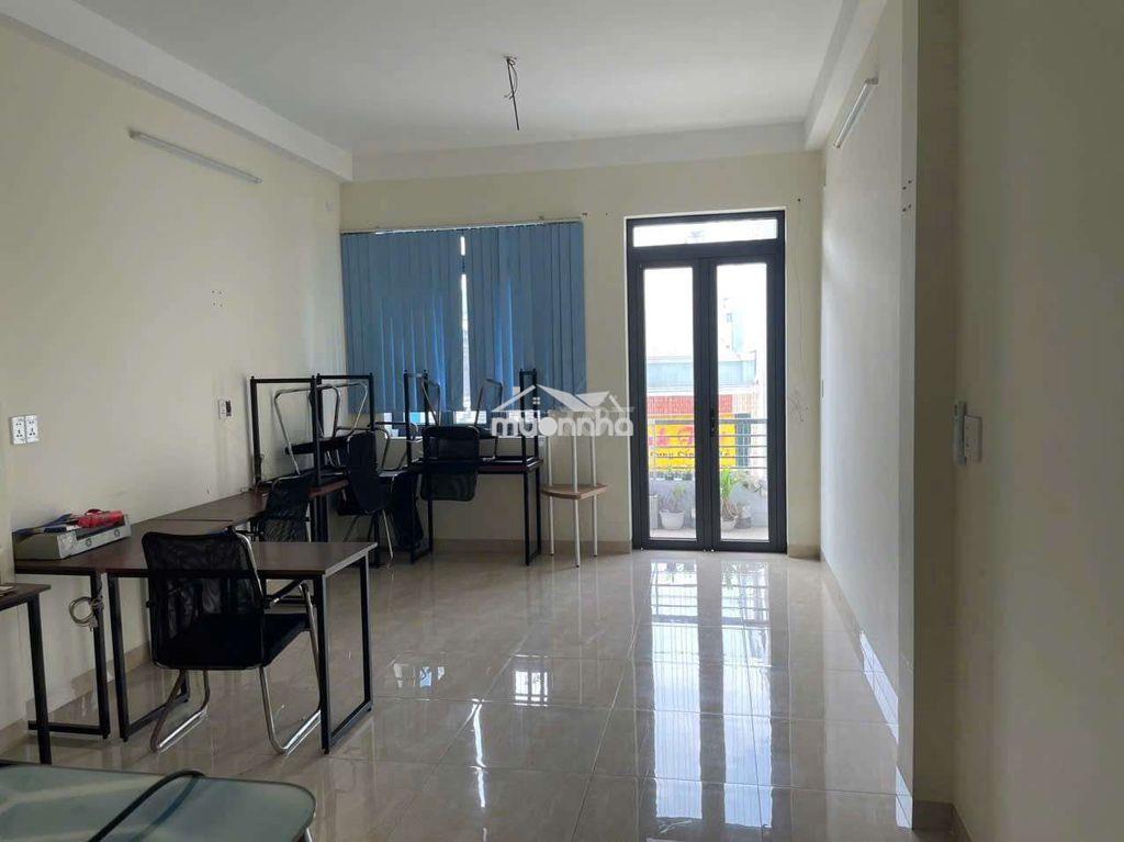 Phòng siu bự có bancol, thang máy, máy lạnh - Ảnh 2