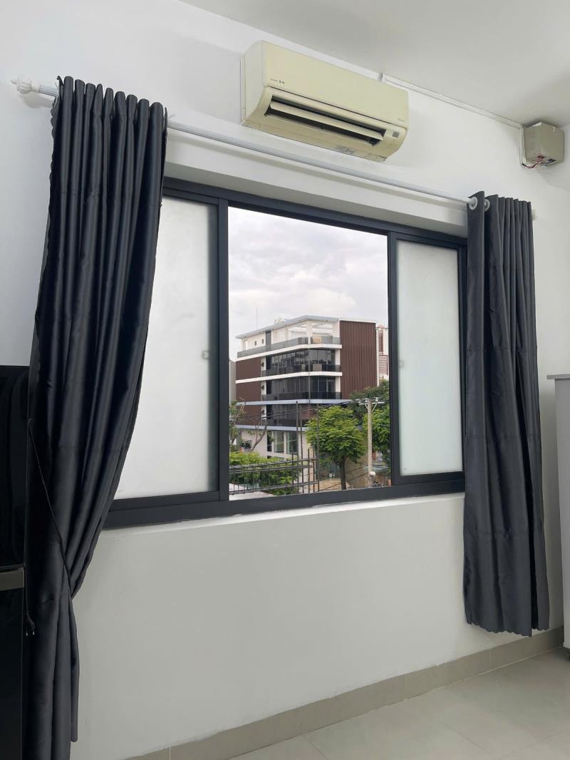 Studio mới xây full nội thất - cửa sổ trời thoáng mát - ngay cổng dh văn lang - ở tối đa 3 người giá cực rẻ  - 4