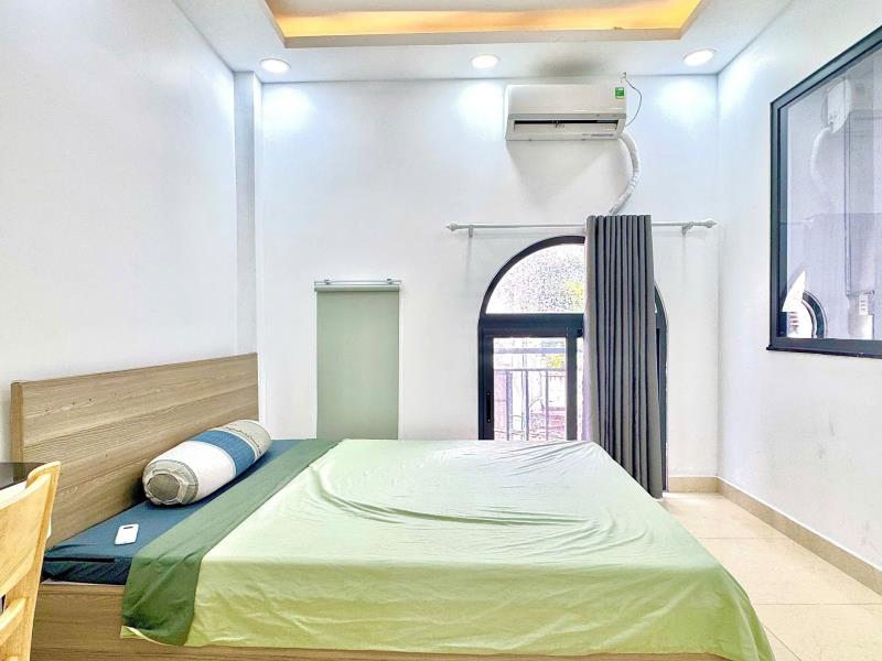 Căn hộ 1pn tách bếp - full nội thất - cửa sổ trời - gần dh hutech, văn lang, uth - chỉ 5p tới ngã tư hàng xanh - gần q1, q2, phú nhuận - 4