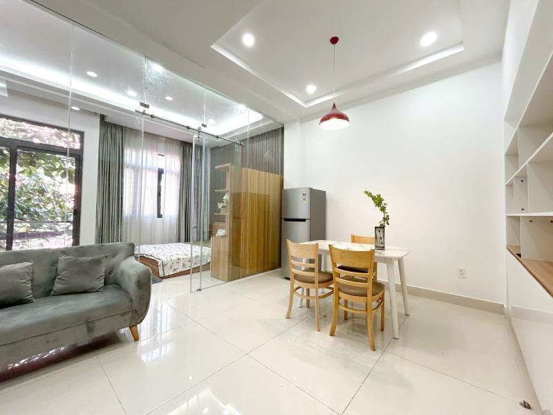 Cho thuê căn hộ 1 phòng ngủ balcony rộng 40m2 ngay khu phan xích long - ngã tư phú nhuận - cầu kiệu