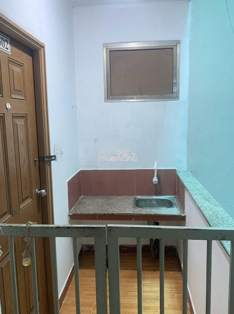 Chính chủ cho thuê phòng ban công đn, hẻm xe hơi hồ văn huê, pn. - 4