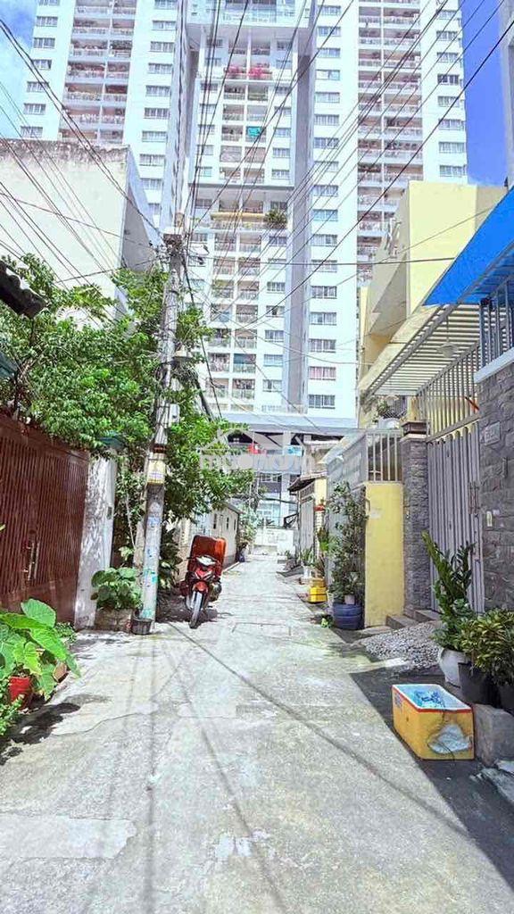🏡 Nhà 3 tầng quận 7 – 4pn – 5wc – ngang 4m dài 25m – giá 9 tỷ 🔥  📍 lâm