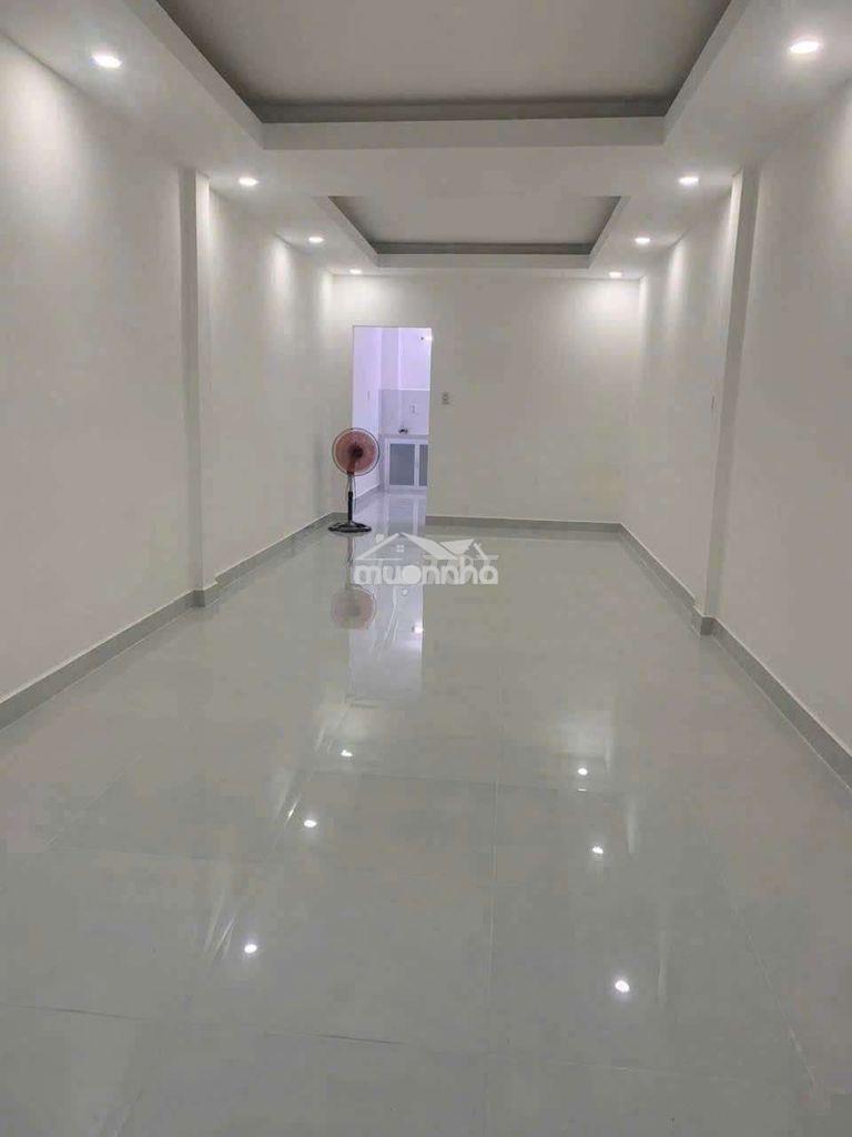 Nhà 3 phòng hẻm 8m lạc long quân