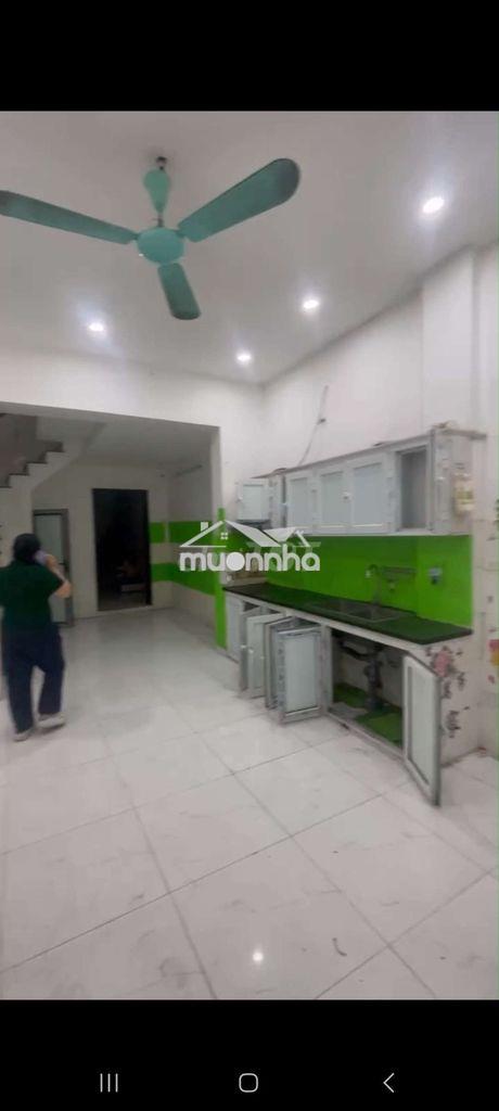 Trống tầng 1 nhà ở 374 âu cơ - 2