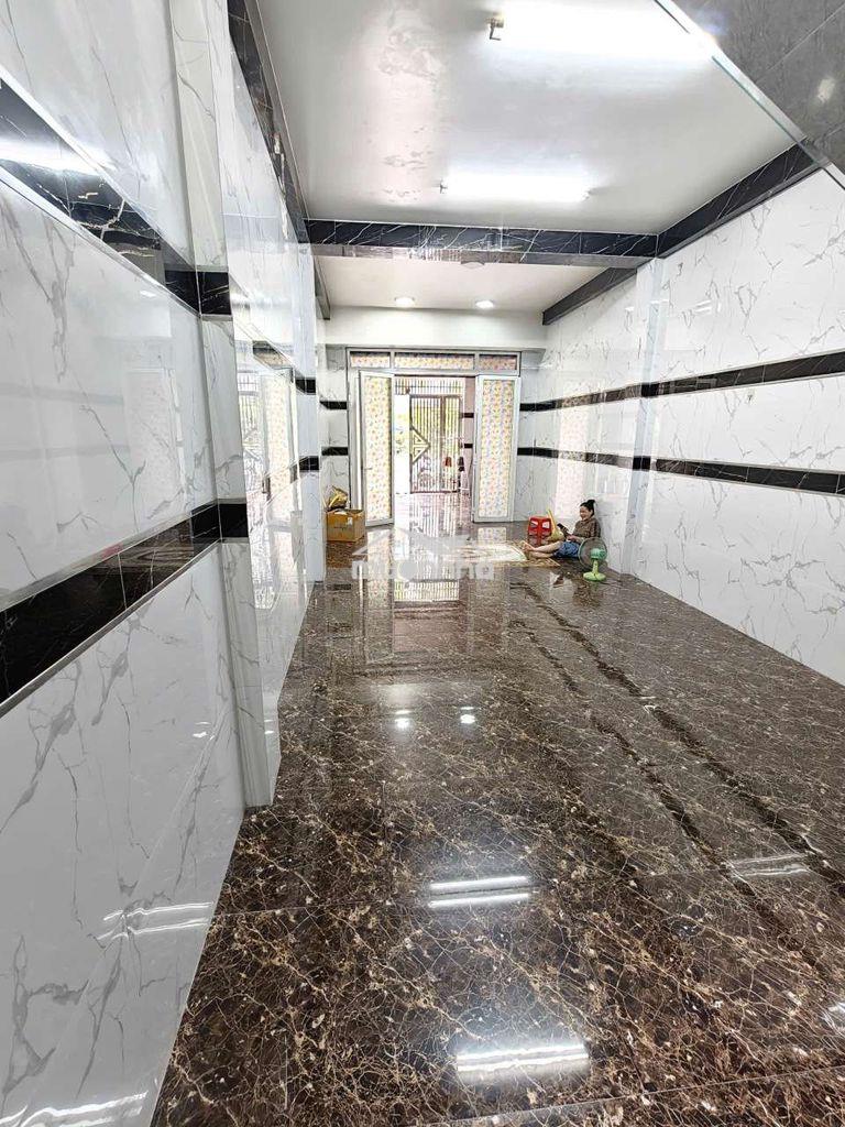 Cho thuê nhà đối diện công viên dt 4*22m - 2