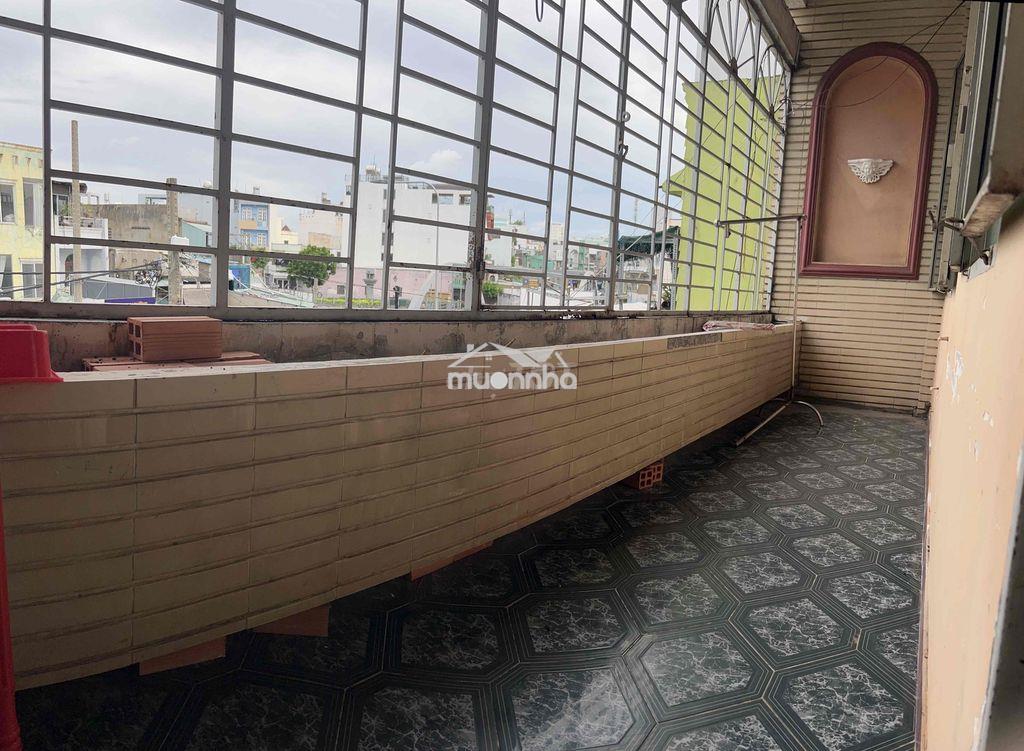 Phòng có ban công ~ 50m2, thoáng mát, rộng rãi q6 - q11 - 2