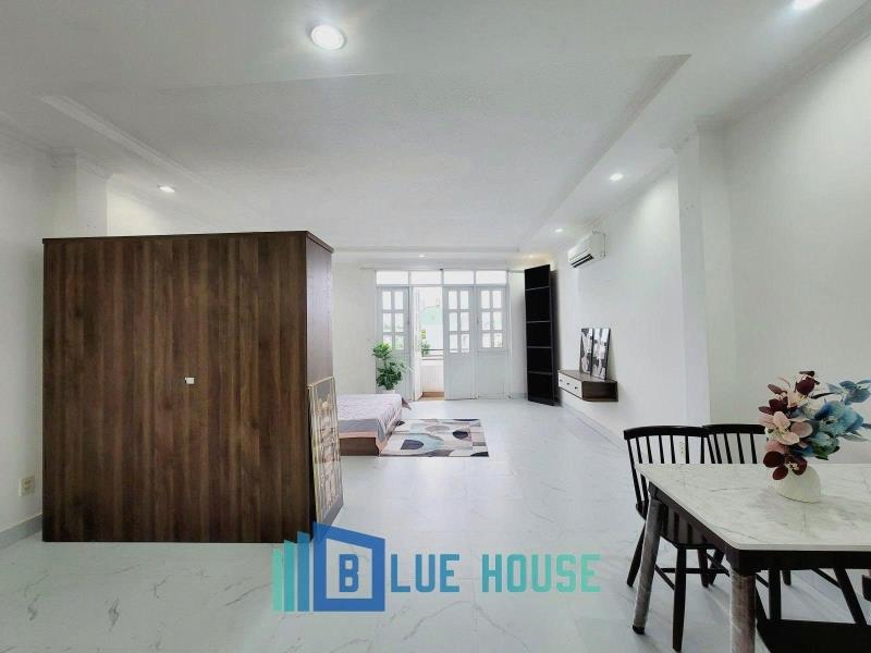 Căn hộ 1 phòng ngủ, ban công, ở được 3-4 người khu vực tân bình, gần sân bay, công viên hoàng văn thụ,