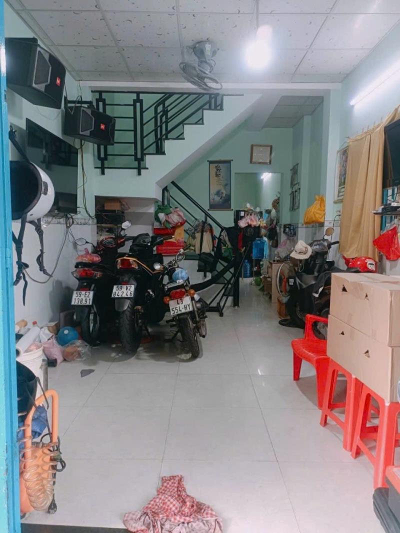 Nhà 1 lầu, 5 phòng ngủ, có phòng ngủ tầng trệt. căn góc 2 mặt hẻm 4m, nhà thoáng, xe hơi đậu cửa. - 2