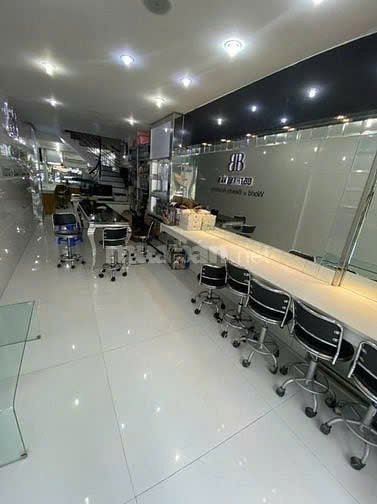 Mặt tiền  huỳnh văn bánh - phú nhuận – dt: 40m2 –4 tầng - 11 tỷ 2 - 2