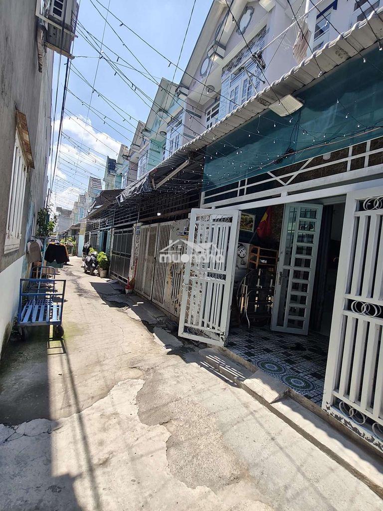 Nhà 3 mặt tiền hẻm