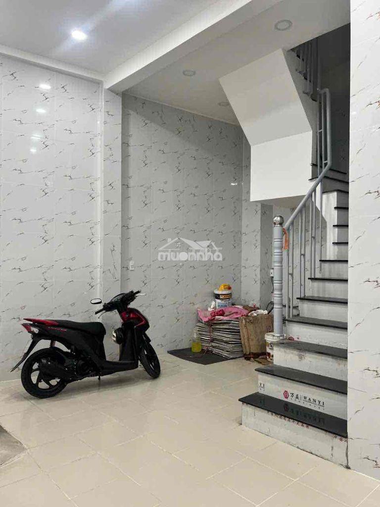 Trung tâm q5 - nhà xây mới - phòng tiện nghi - tt ngay chủ cho thuê