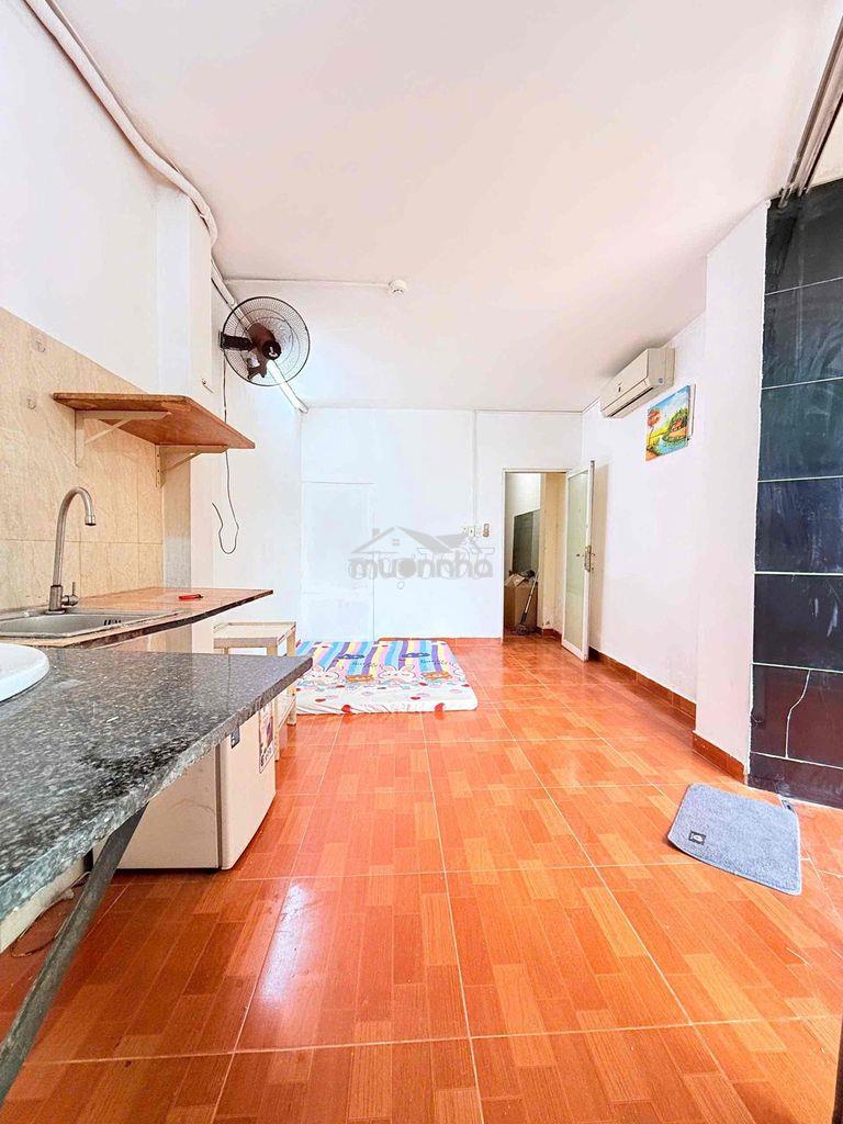 Phòng ban công mặt tiền trường sa view bao đẹp về đêm - 4