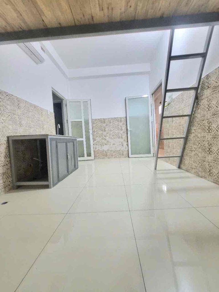 Phòng trọ ngay trường học công thương ,gác cao,có máy lanh+ giếng troi - 3