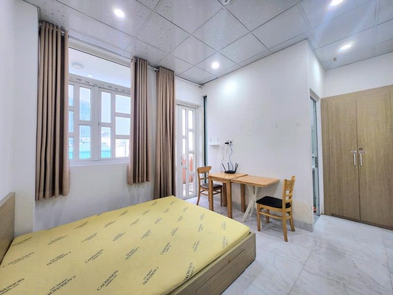 Cho thuê studio ban công có thang máy - hầm xe - bảo vệ 24/24 - mặt tiền đường - gần công viên lê văn tám - đại học ueh.isb - 2