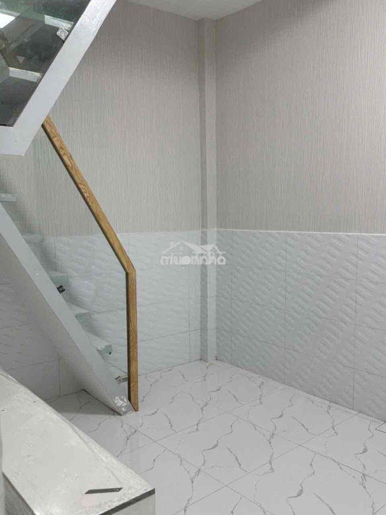 Bán nhà q6 nguyễn văn luông, gần 20m2, 3 tầng, 2pn, 3wc, nhỉnh 2 tỷ