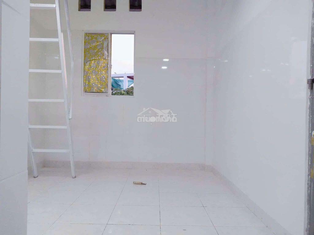 Phòg lầu1,khôg gian riêg tư,ban côg riêg,gác rộg,máylạnh,gầnchợphúlâm  - 2