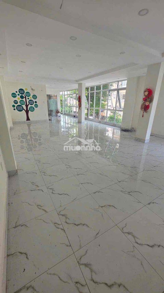 Cho thuê vp đường 23  lầu 3 có thang máy 7m x 20m