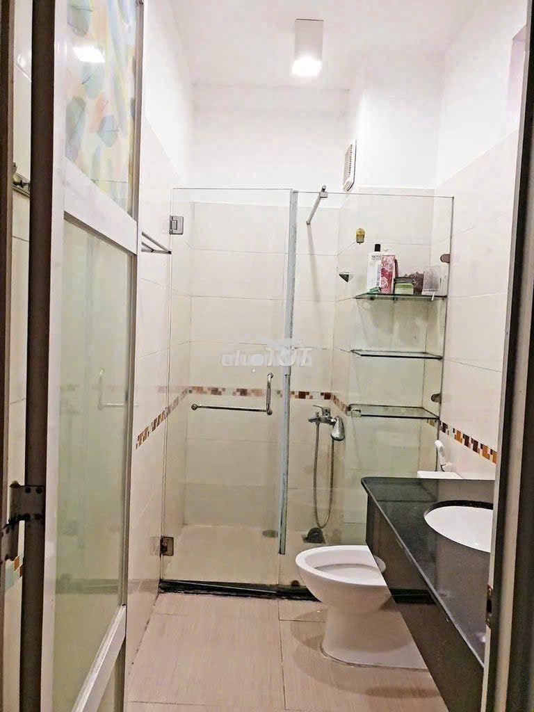 Nhà  4pn sơn sửa mới gần thành thái quận 10 - 2