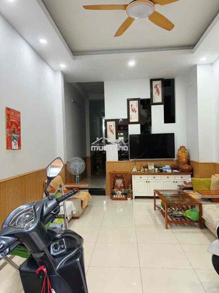 🏡 Nhà 3 tầng quận 7 – 4pn – 5wc – ngang 4m dài 25m – giá 9 tỷ 🔥  📍 lâm - 3