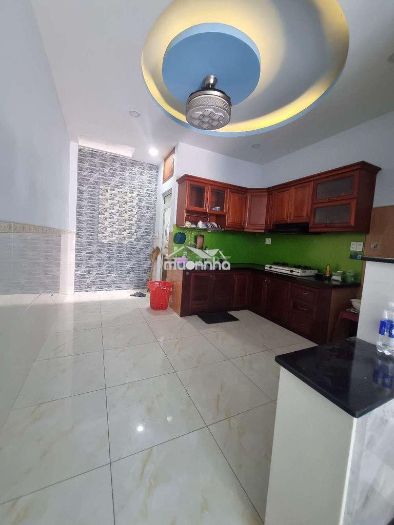 Cho thuê nhà bà điểm 
gần chợ cây me
dt 4x13 -2 lầu 3pn -3wc
 - 3