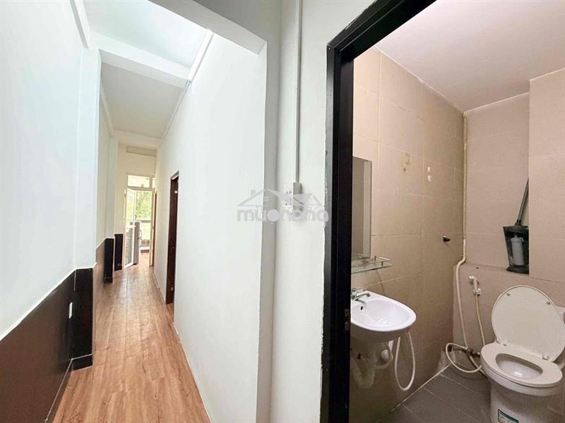 2pn- 1wc sân khách - ngay vòng xoay lý thái tổ gần nhiều đại học