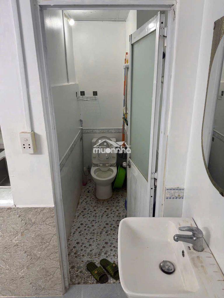 Gần vịt quay hùng trang, 4m x 10, 1 lửng,  chỉ 4tr/tháng - 3