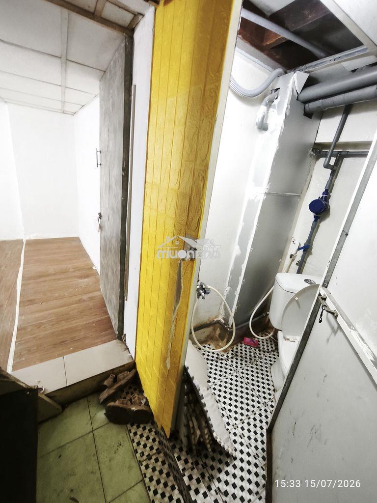 P trệt, bếp, nha wc riêng, sát chợ phạm v hai, bờ kè trường sa, 