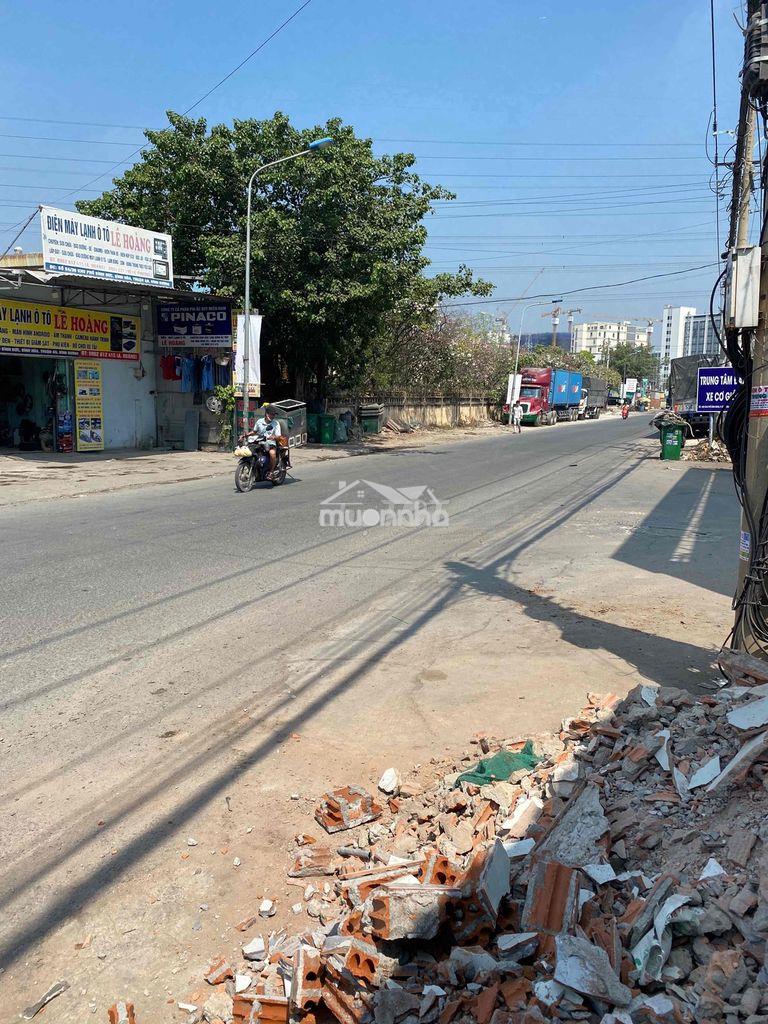Phong trọ 12 m2 có nhà ve sinh trong nha, có gac lửng