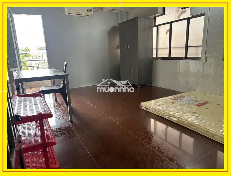 Phòng gần cổng đh văn lang, full nội thất, có ban công
