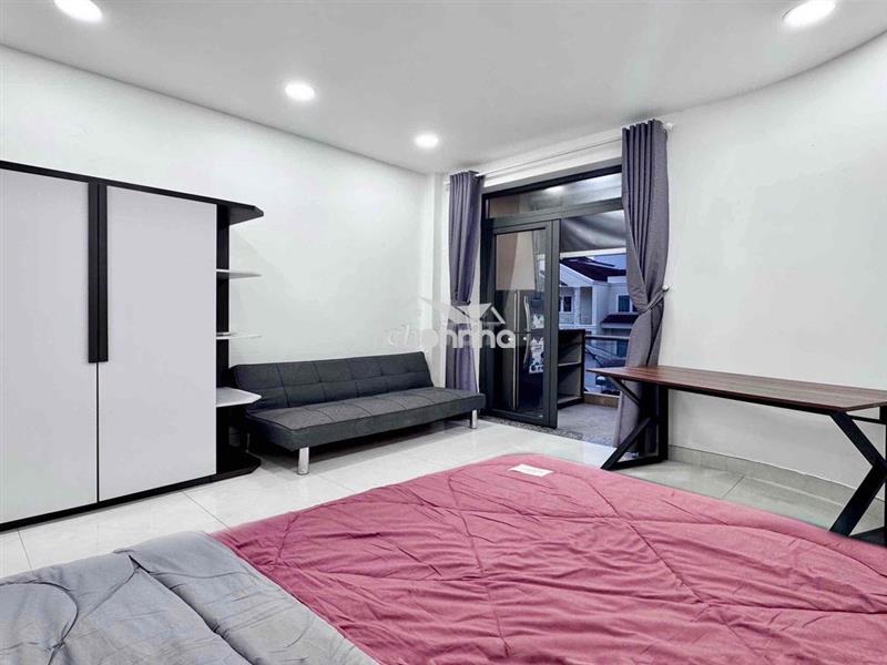 Studio thang máy ban công ngay trung tâm
