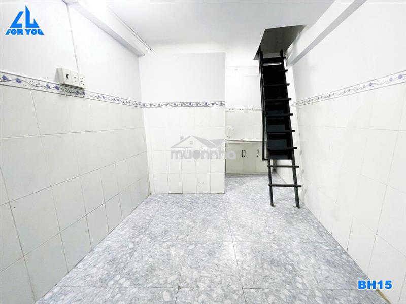 Nhà nguyên căn 3 lầu - 2wc -  có lối đi riêng gần chợ bình thành