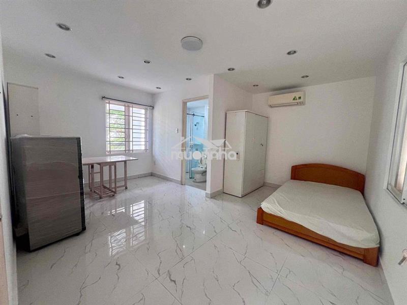 Cho thuê nguyên tầng 3 - nhà mặt tiền - 2 phòng - 2 wc - ban công