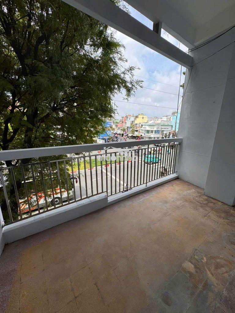 Cho thuê chungcư lầu 1  mt hồng bàngq5, 72m², lối đi riêng, thoáng mát