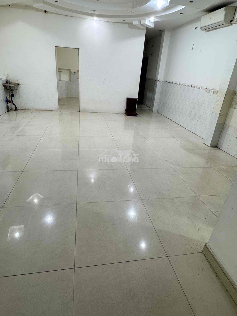 Phòng ban công ( 78m2 ) - máy lạnh - 1pn - 1wc - Ảnh 2