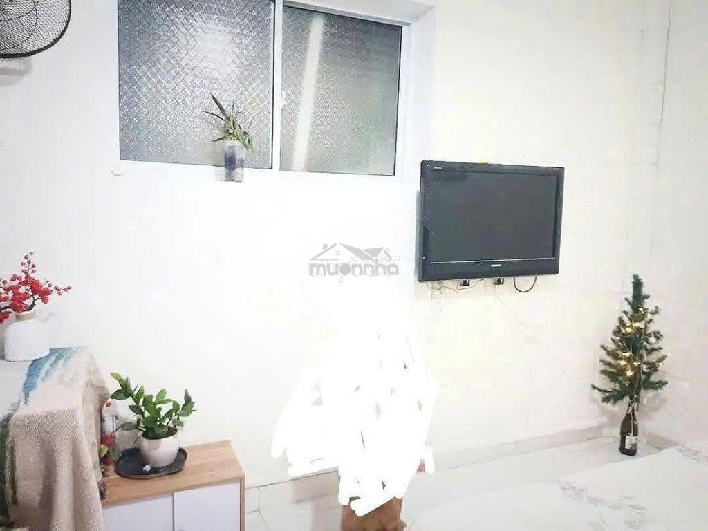 4tr5 p.cửa sổ  full nội thất m, giường tủ... trần quang diệu , q3 - 4