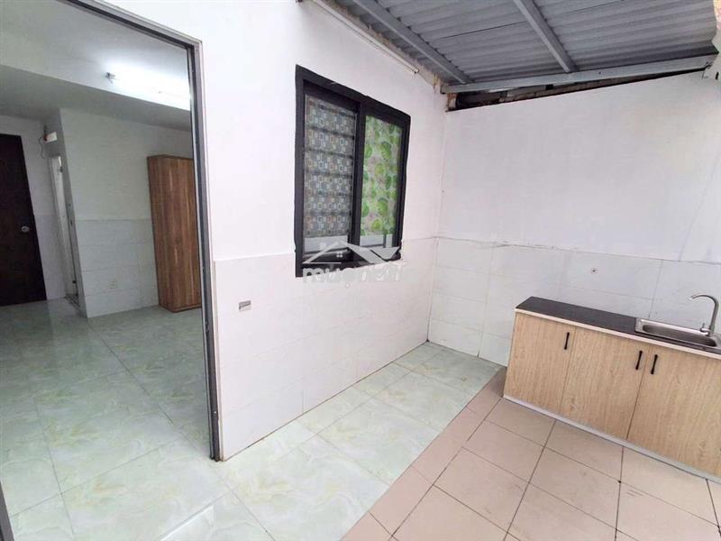 Căn 1 phòng ngủ, bếp riêng, tầng trệt, đối diện chợ phạm văn hai 20m
