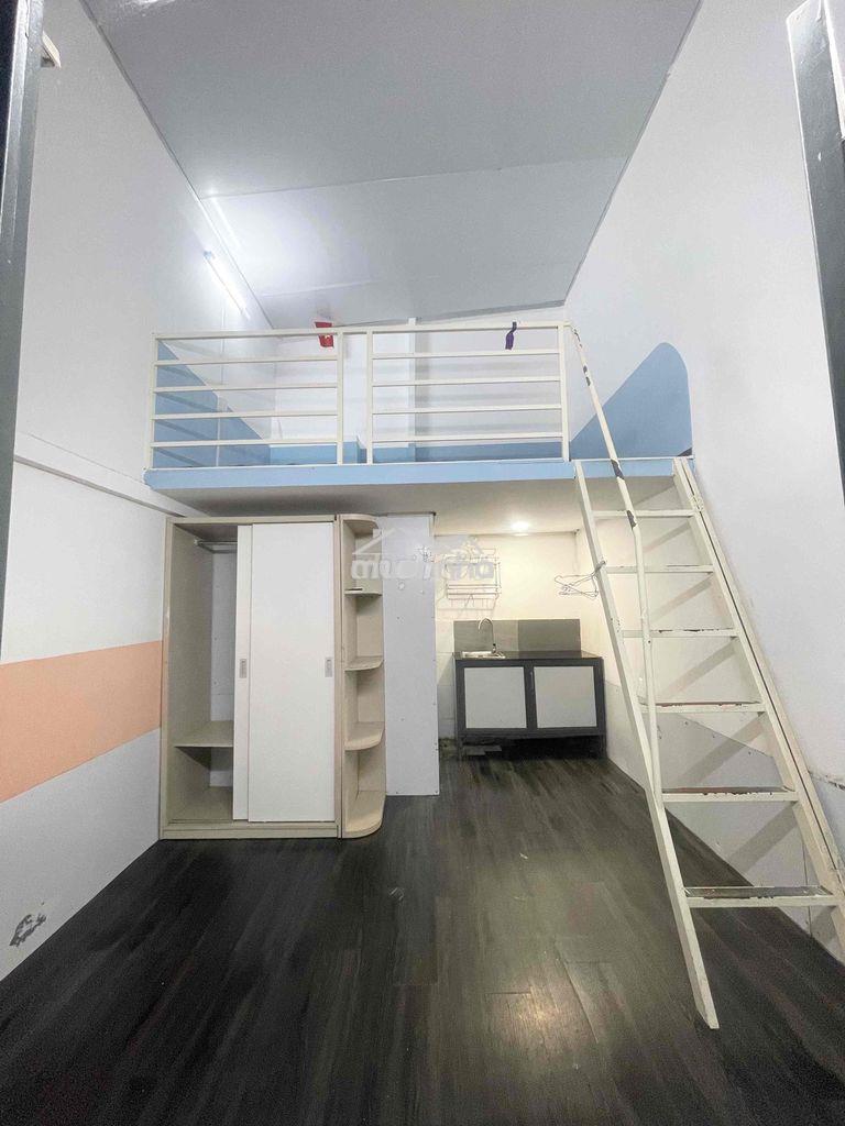 Phòng duplex gác cao ko đụng đầu
