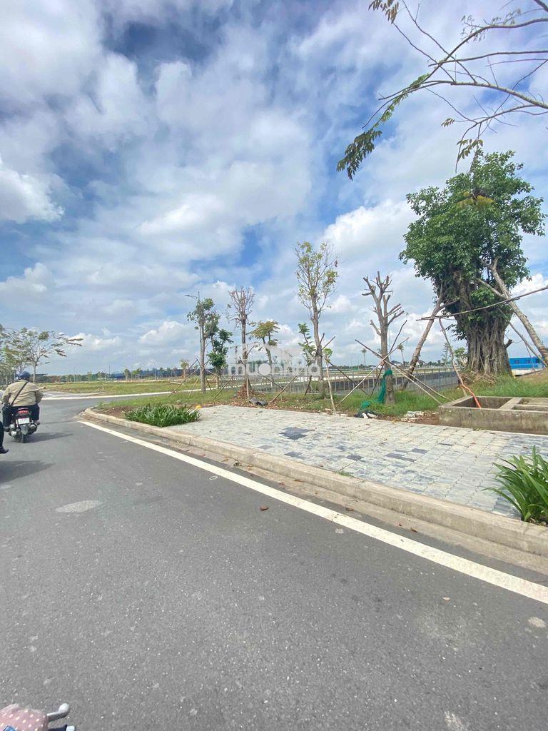 Đất thổ cư 90m2 , mt 18m ngay công viên 2,1ha - 3