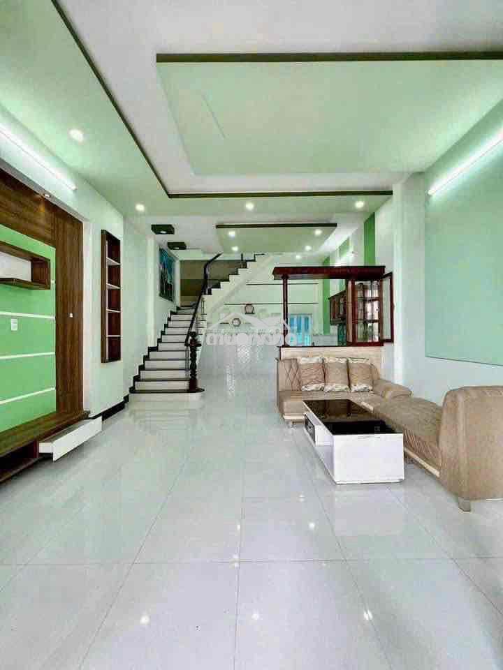 Nhà lầu mới có nội thất gần đh y dược