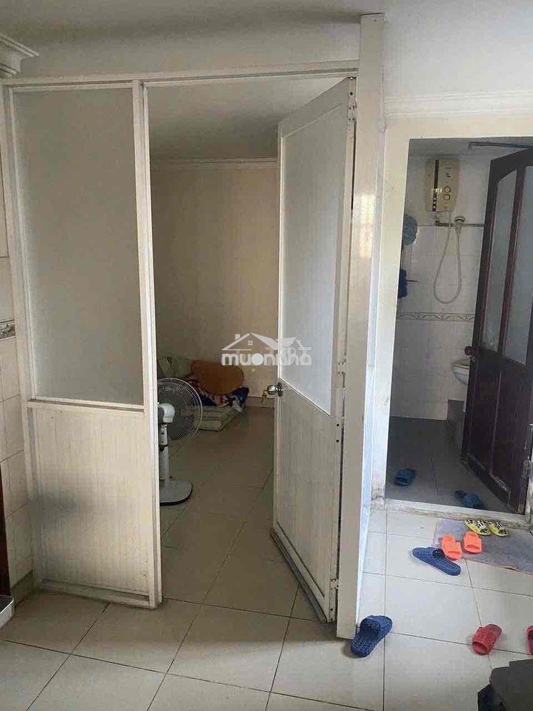 Nhà mặt tiền 2pn, sân rộng rãi mát mẻ - 2
