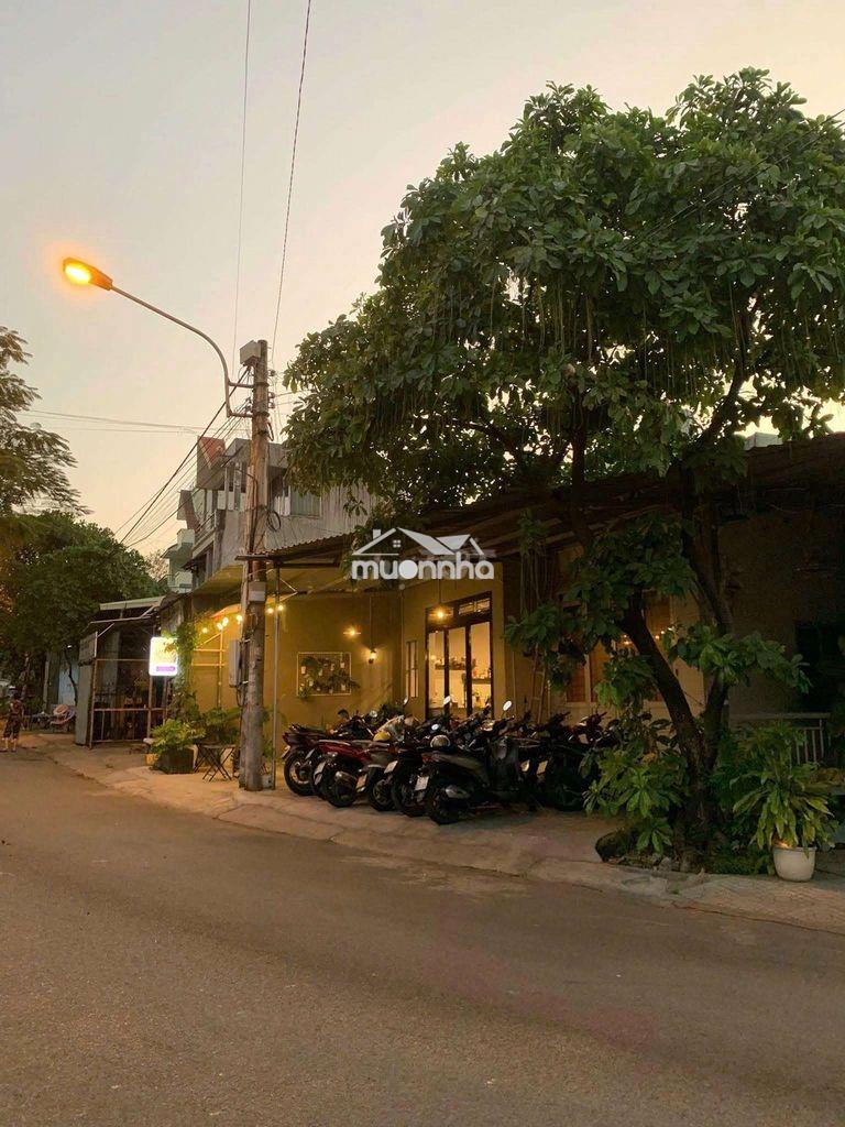 Cần sang gấp quán cà phê