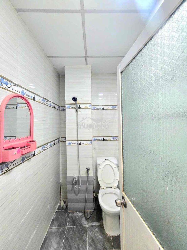 Nhà 1 lầu,  trung tâm quận 7 kế quận tư, gần khu xuất tân thuận - 3
