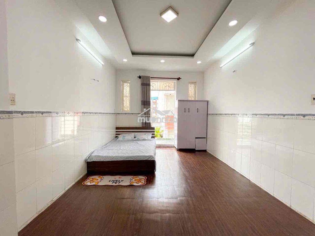Chính chủ cho thuê phòng rộng 40m2 - ban công - full nội thất -đầm sen - 3