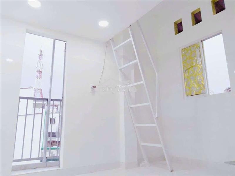 Phòg lầu1,khôg gian riêg tư,ban côg riêg,gác rộg,máylạnh,gầnchợphúlâm 