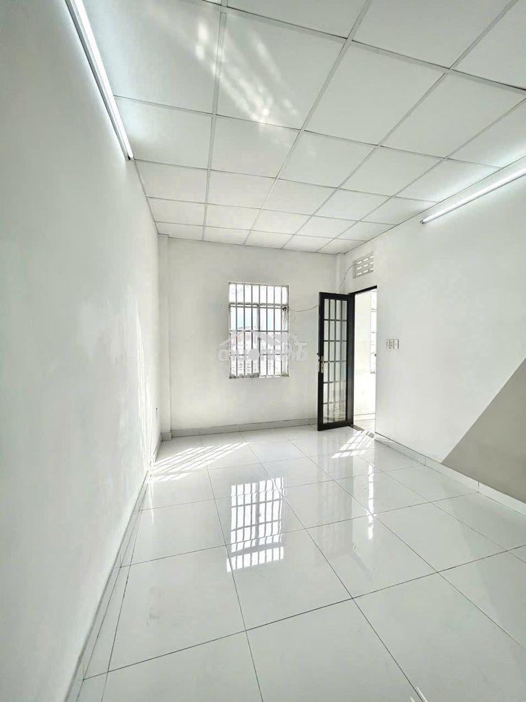 Cho thuê phòng studio ,cửa sổ trời thoáng, ngay đường nguyễn duy trinh