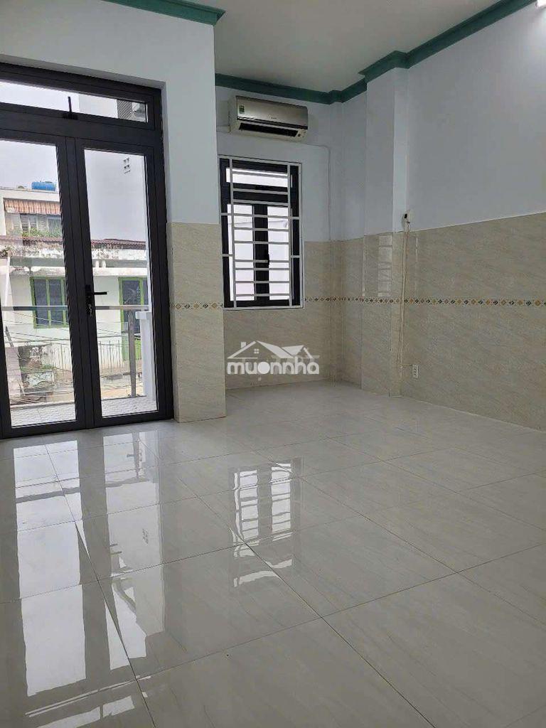 Cho thuê nhà nguyên căn 4p ngủ máy lạnh,sân để xe và pk rông