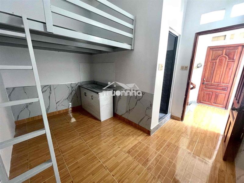 Mới xây 2 phòng gác - cửa sổ mới toanh
