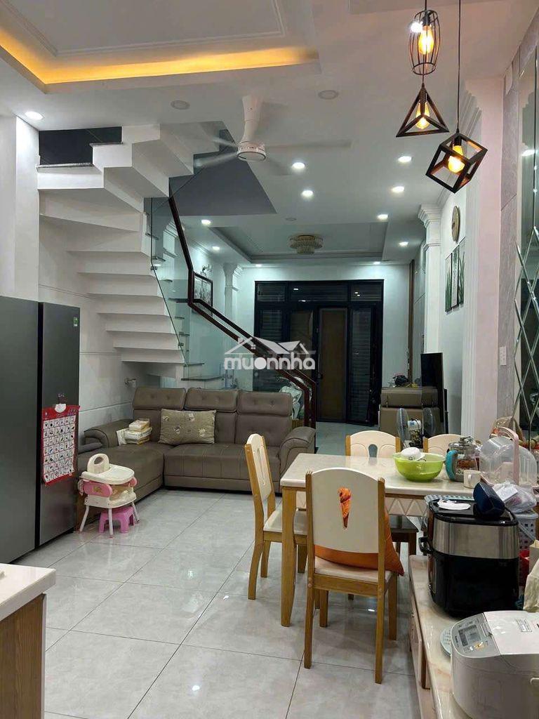 Dt 4 x 13m 3 lầu  4 pn 5 wc sân thượng. y hình hxt . lê trọng tấn