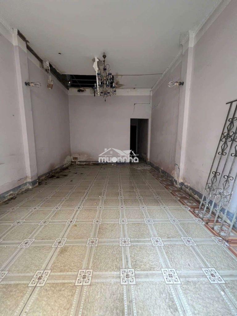 Cần bán gẩp nhà nát cầp 4  1 xet trường  trinh p ttn .dt 4,2 x 15 . - 2